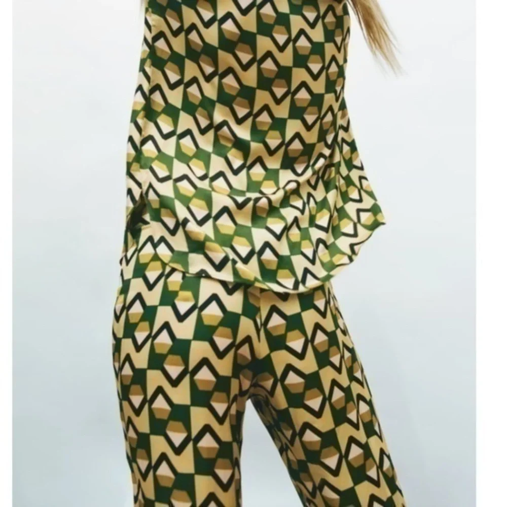 New Zara | Green Bohemian Retro Print Highrise Pants - Picture 6 of 12